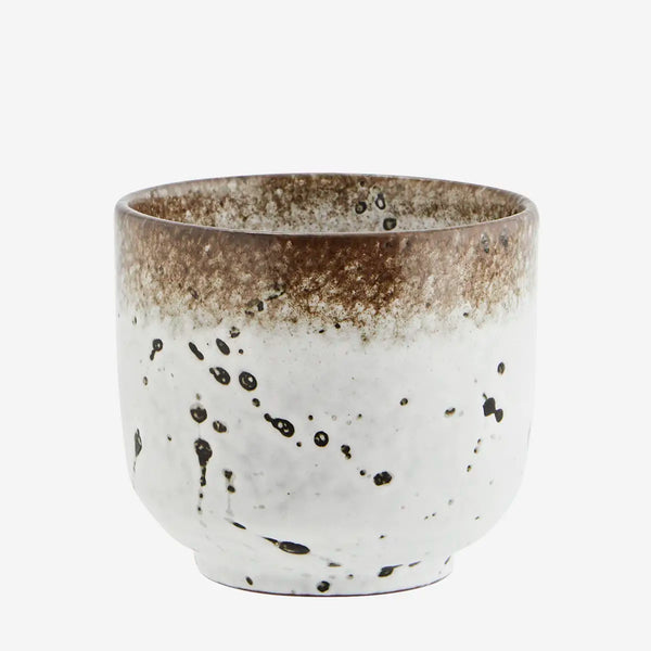 Tasse aus Steingut