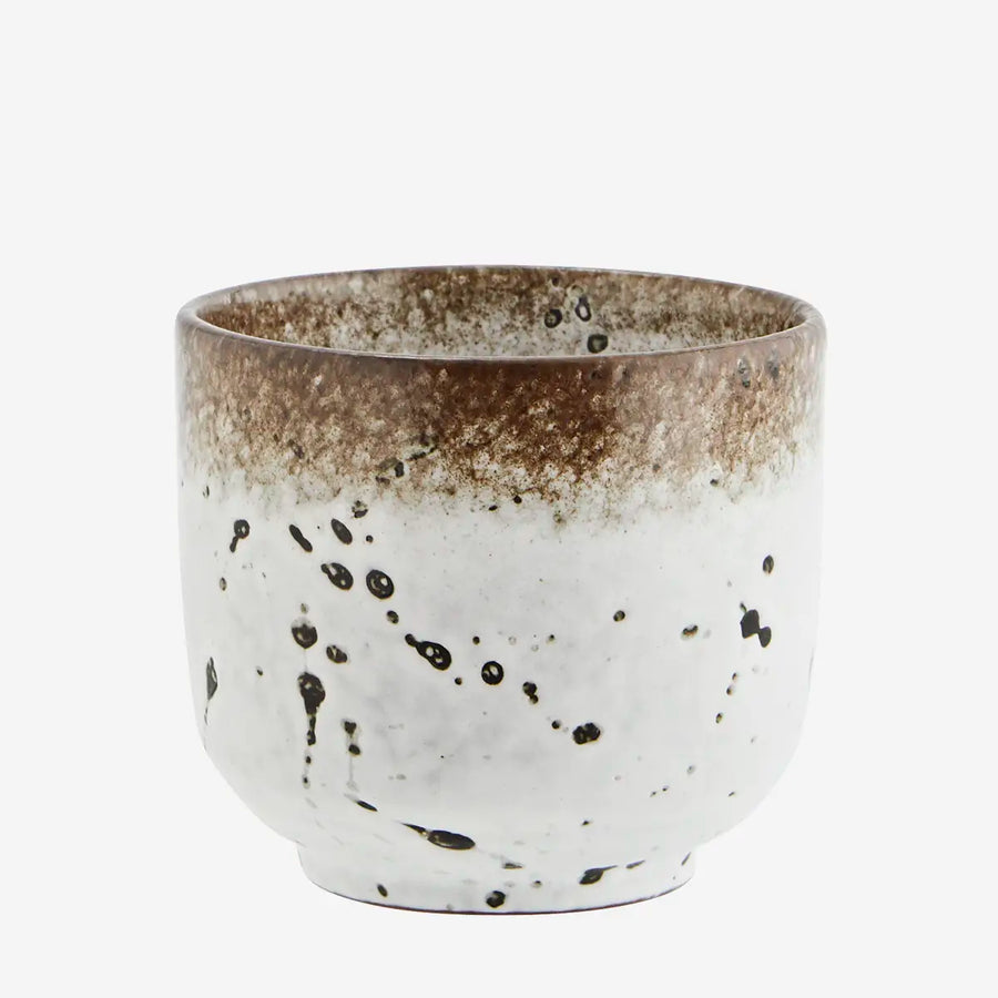 Tasse aus Steingut