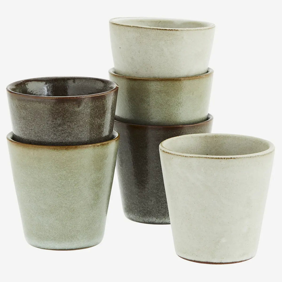 Tasse aus Steingut