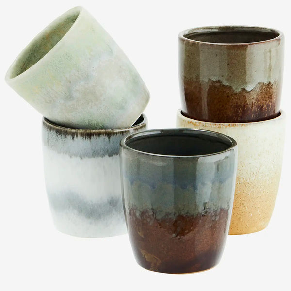 Tasse aus Steingut